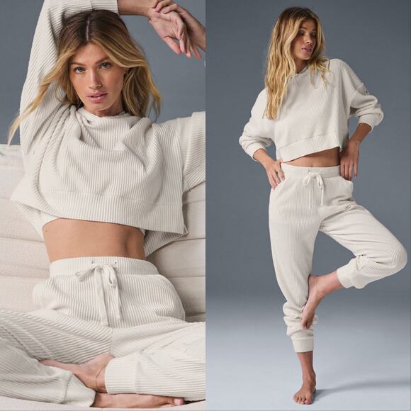 ALO Yoga Tops - Alo Yoga Muse Set